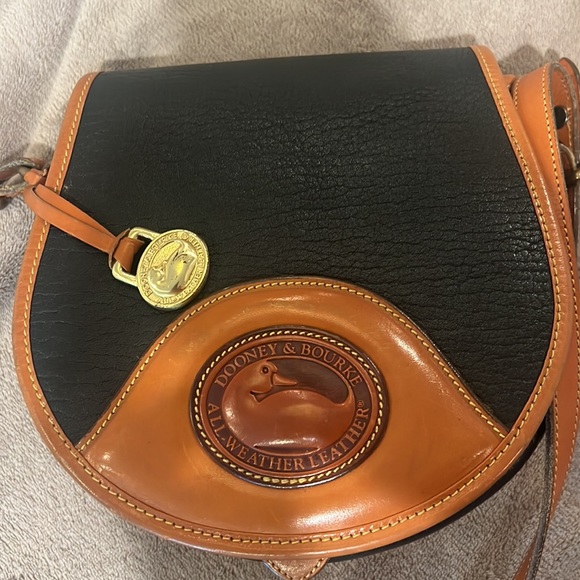 Vintage Dooney and Burke crossbody bag. - Picture 5 of 5